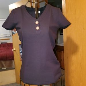 Gap short sleeved v-neck shirt